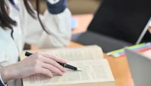 Tips Menulis Resensi Novel yang Bikin Kamu Jadi Kritikus Sastra dadakan!