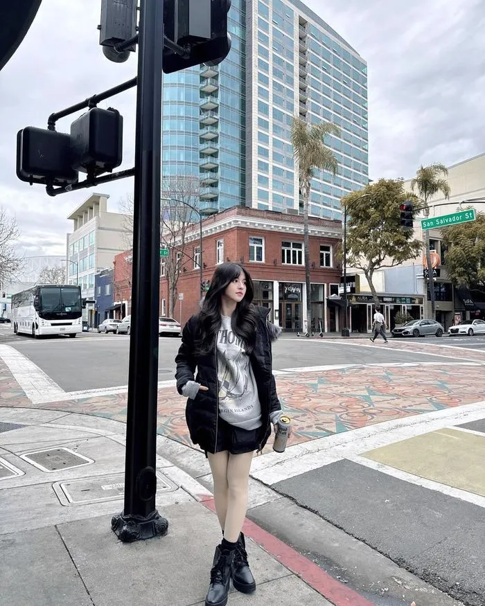 Jadi Idola Gamers Tanah Air, Vonzy Felicia Kenakan Hot Pants Berlibur di California 2 Vonzy Felicia liburan ke California