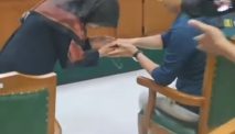 Soroti Ria Ricis Yang Cium Tangan Teuku Ryan Saat Sidang Cerai, Psikolog Singgung Adab Istri