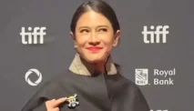 Dian Sastro Kenakan Pin Mugiwara di TIFF 2025