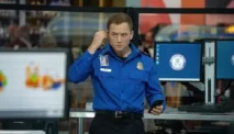 Sinopsis Film Carry-On (2024), Agen TSA Terjebak Teror Koper Berbahaya