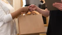Raup Untung Besar dari Bisnis Jasa Titip (Jastip)