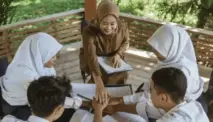 Hal yang Tidak Boleh Dilakukan Guru ke Siswa di Era Pendidikan Modern